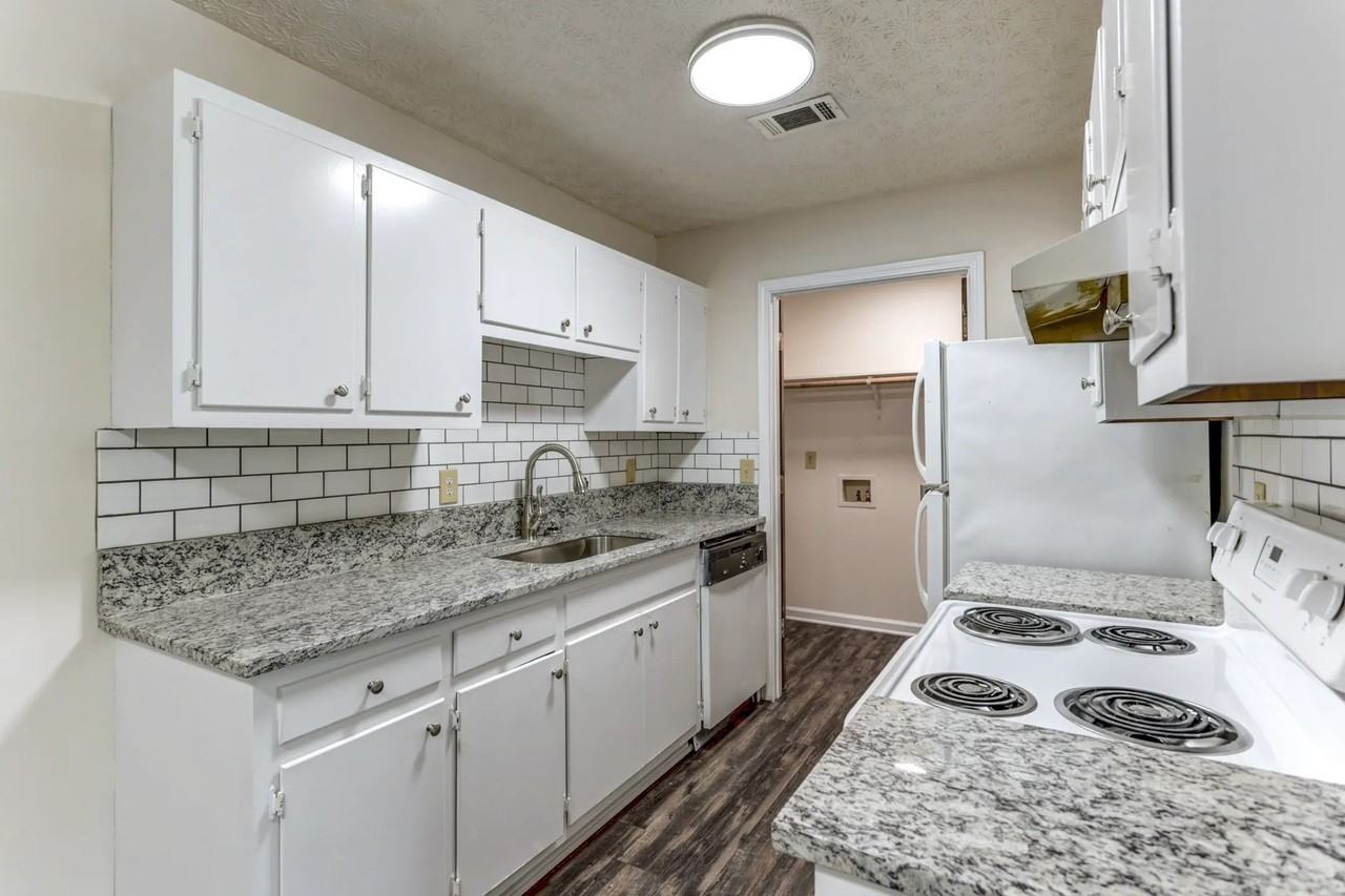 Crown Point Apartments - Photo 7 of 35