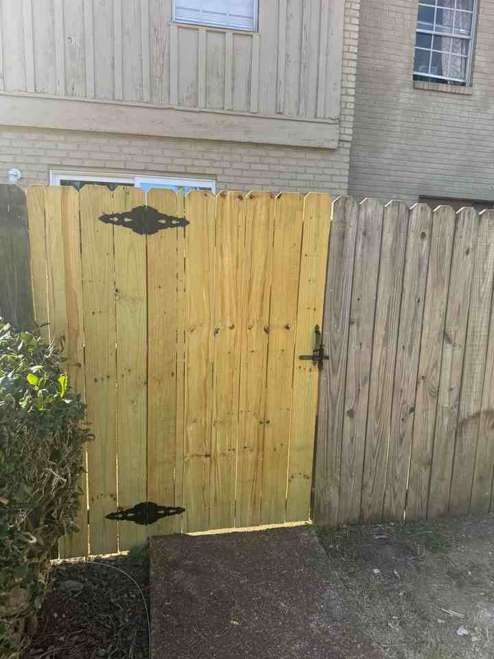 996 University St - Photo 6 of 14