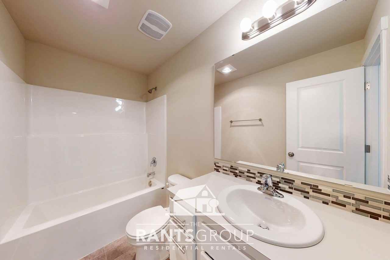Leah's Landing - Photo 6 of 10