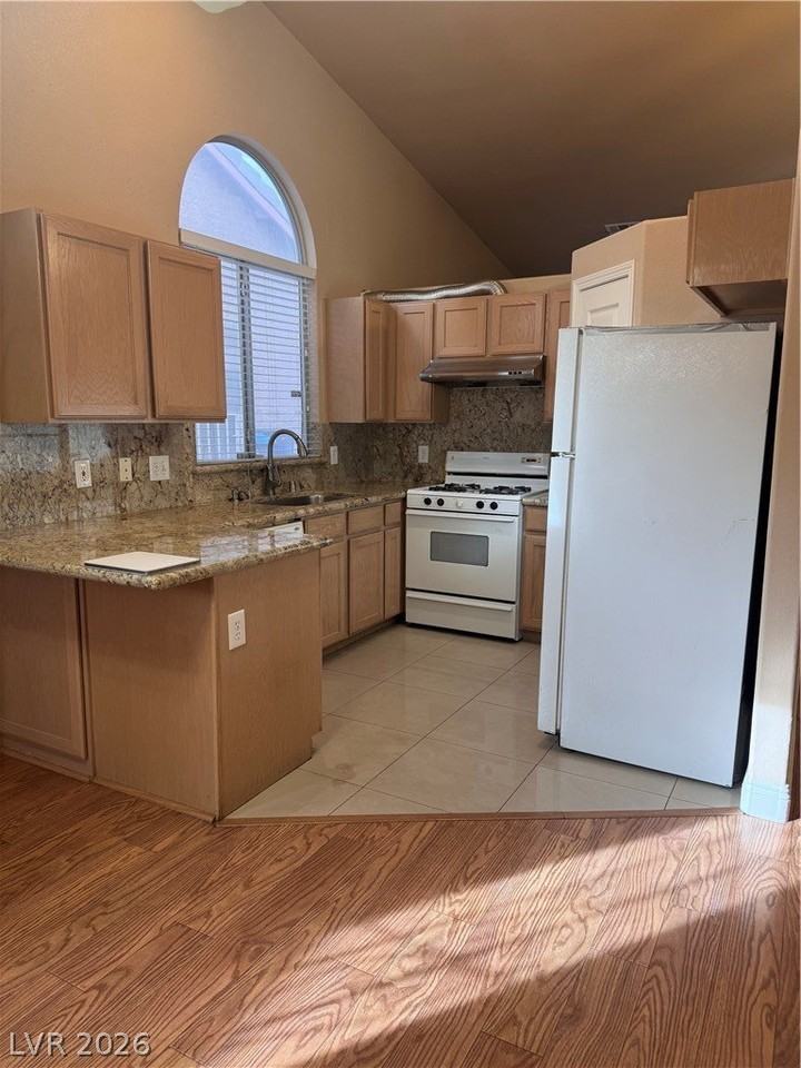 8217 Broward Ln - Photo 5 of 17