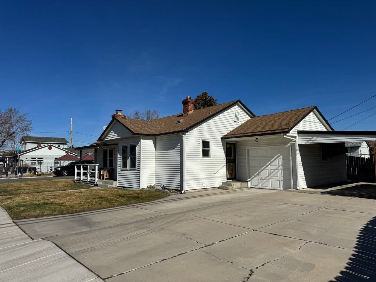 1022 19th St - Photo 2 of 20