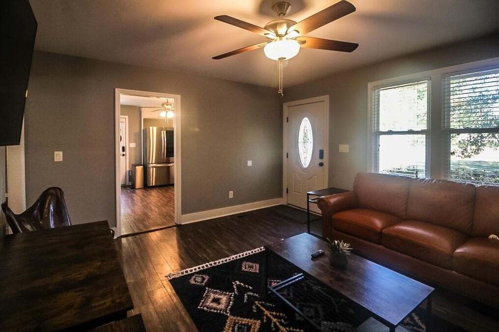 4364 Hammond Cir - Photo 4 of 48