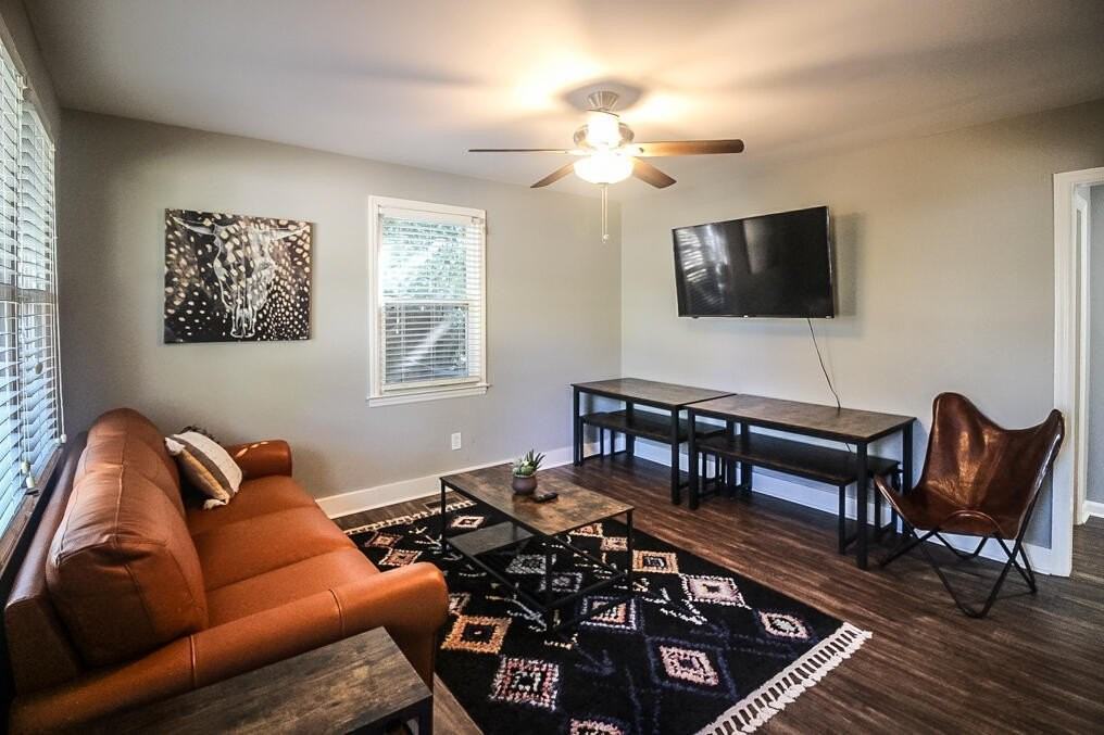 4364 Hammond Cir - Photo 6 of 48