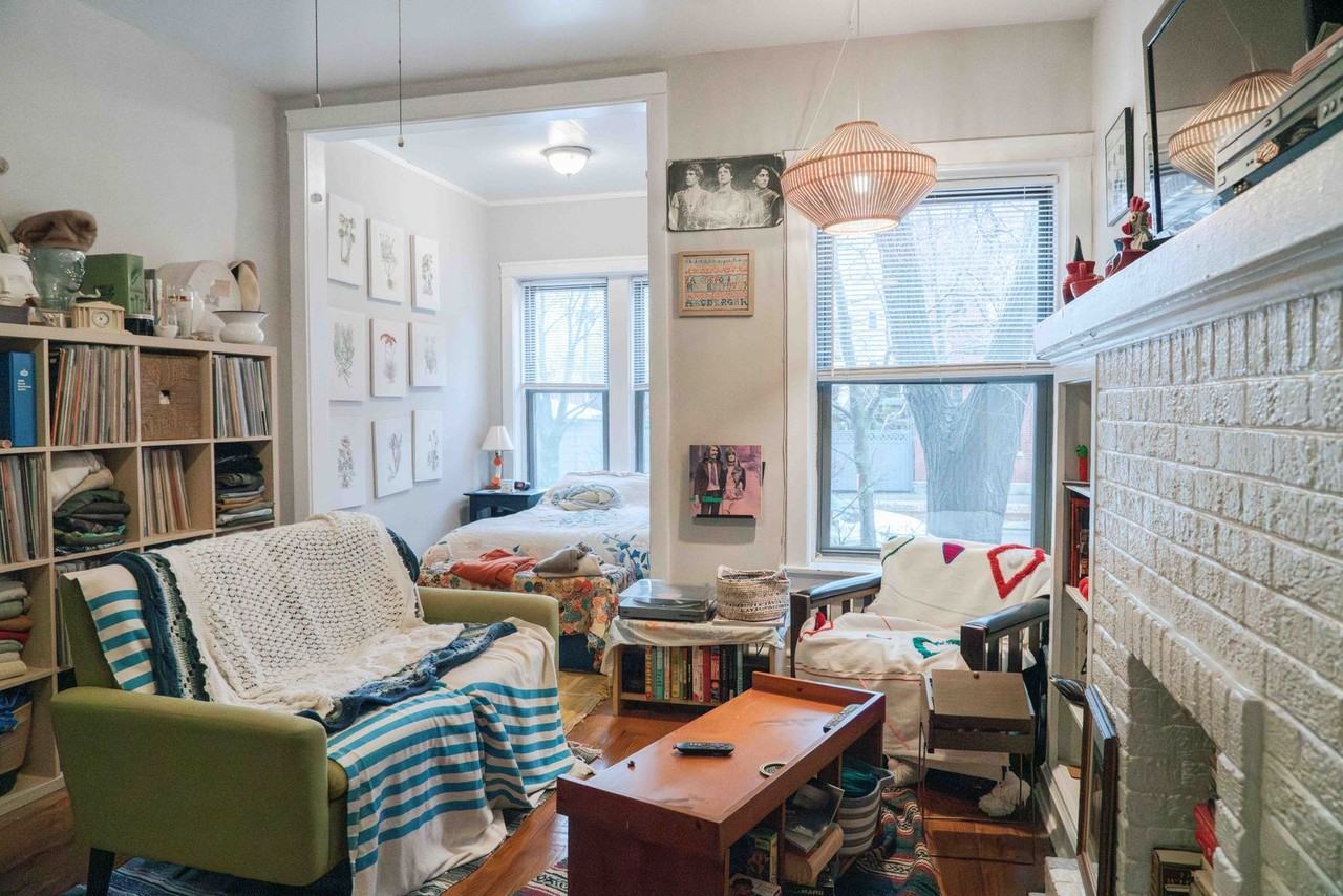 1472 W Argyle St #1F - Photo 6 of 18