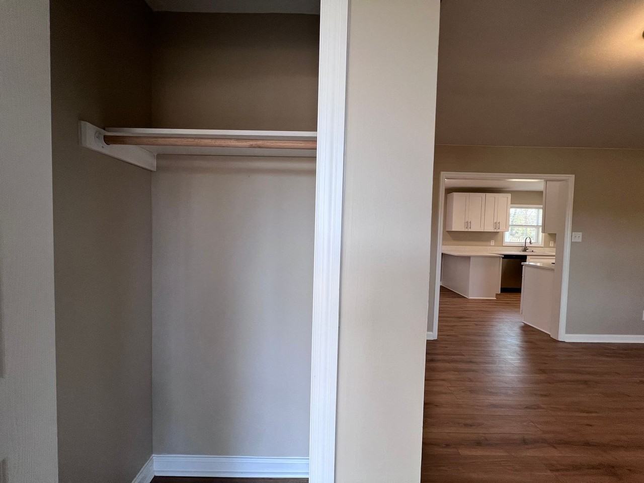 220 Phillips Ave - Photo 5 of 28