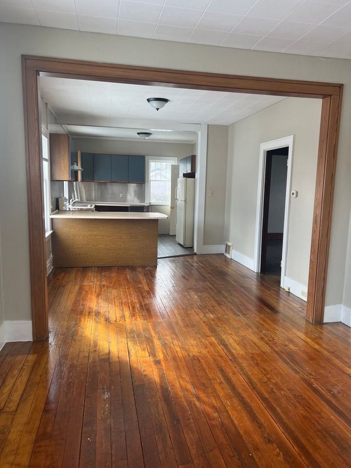 332 W 19th St - Photo 4 of 11