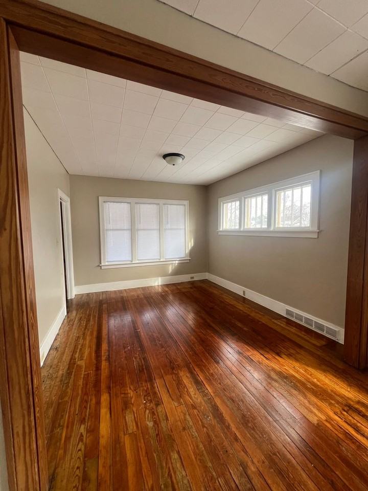332 W 19th St - Photo 5 of 11