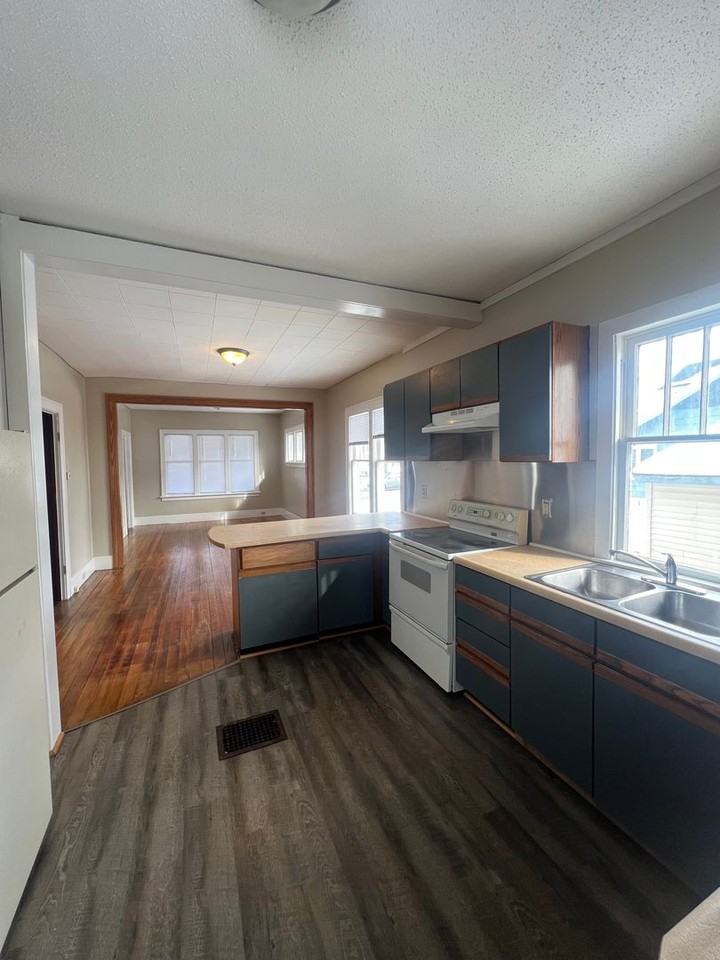 332 W 19th St - Photo 7 of 11