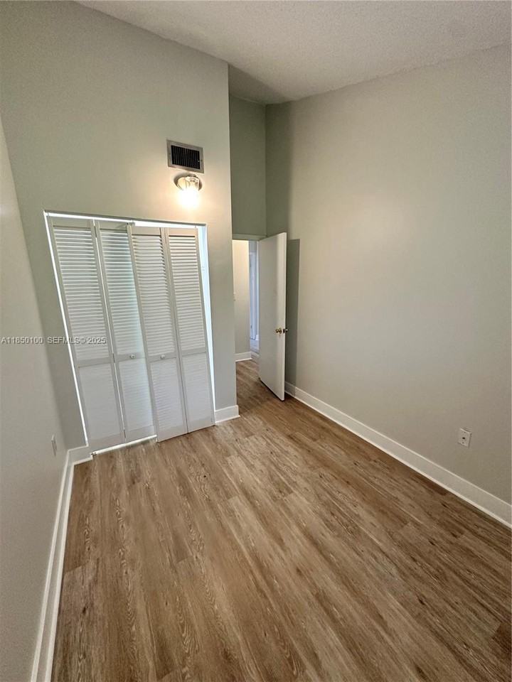 10152 Southwest 77th Court - Photo 3 of 14