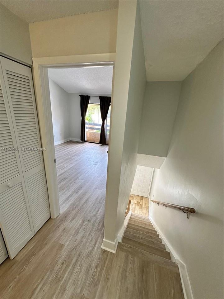 10152 Southwest 77th Court - Photo 4 of 14