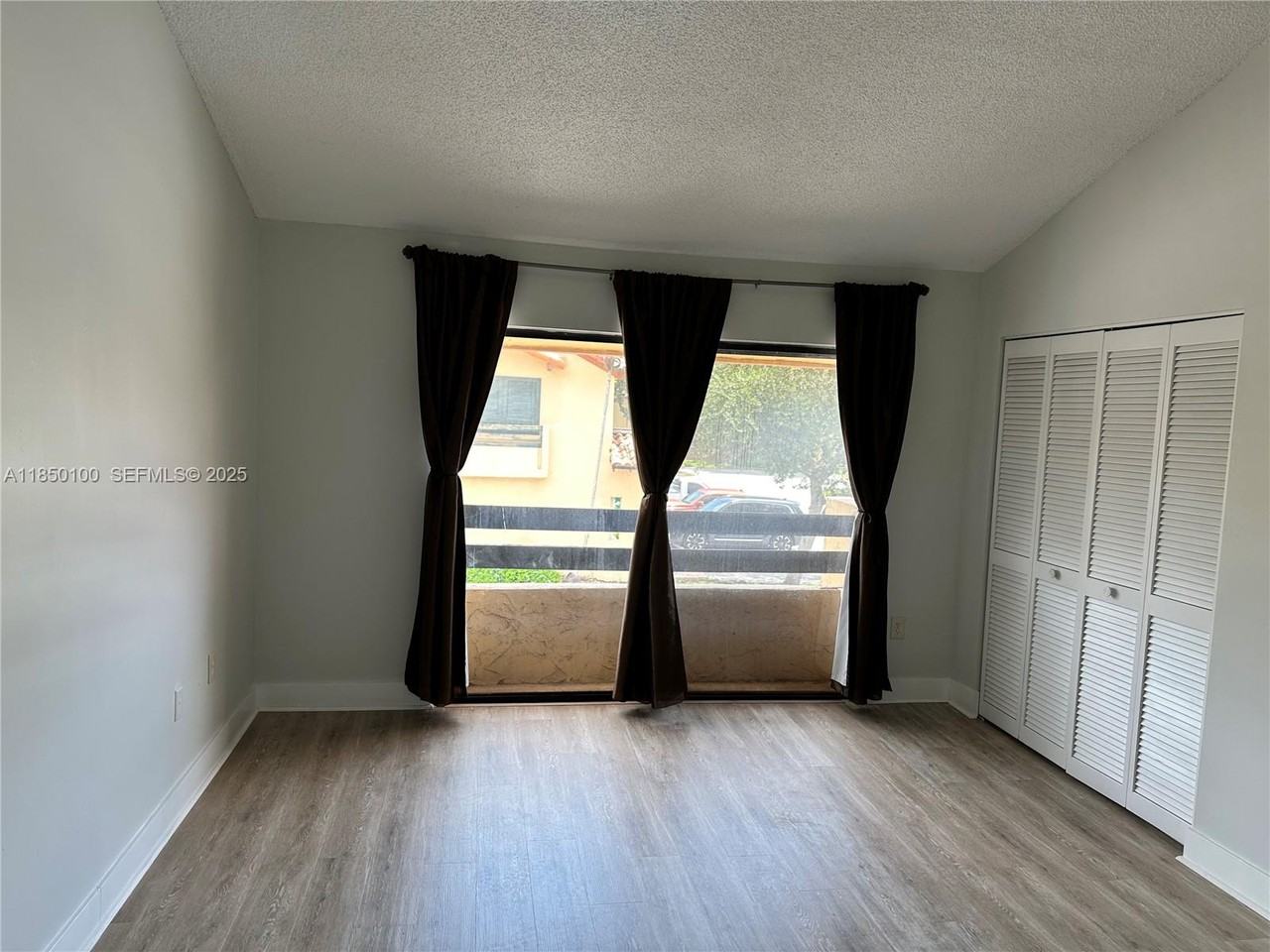 10152 Southwest 77th Court - Photo 5 of 14