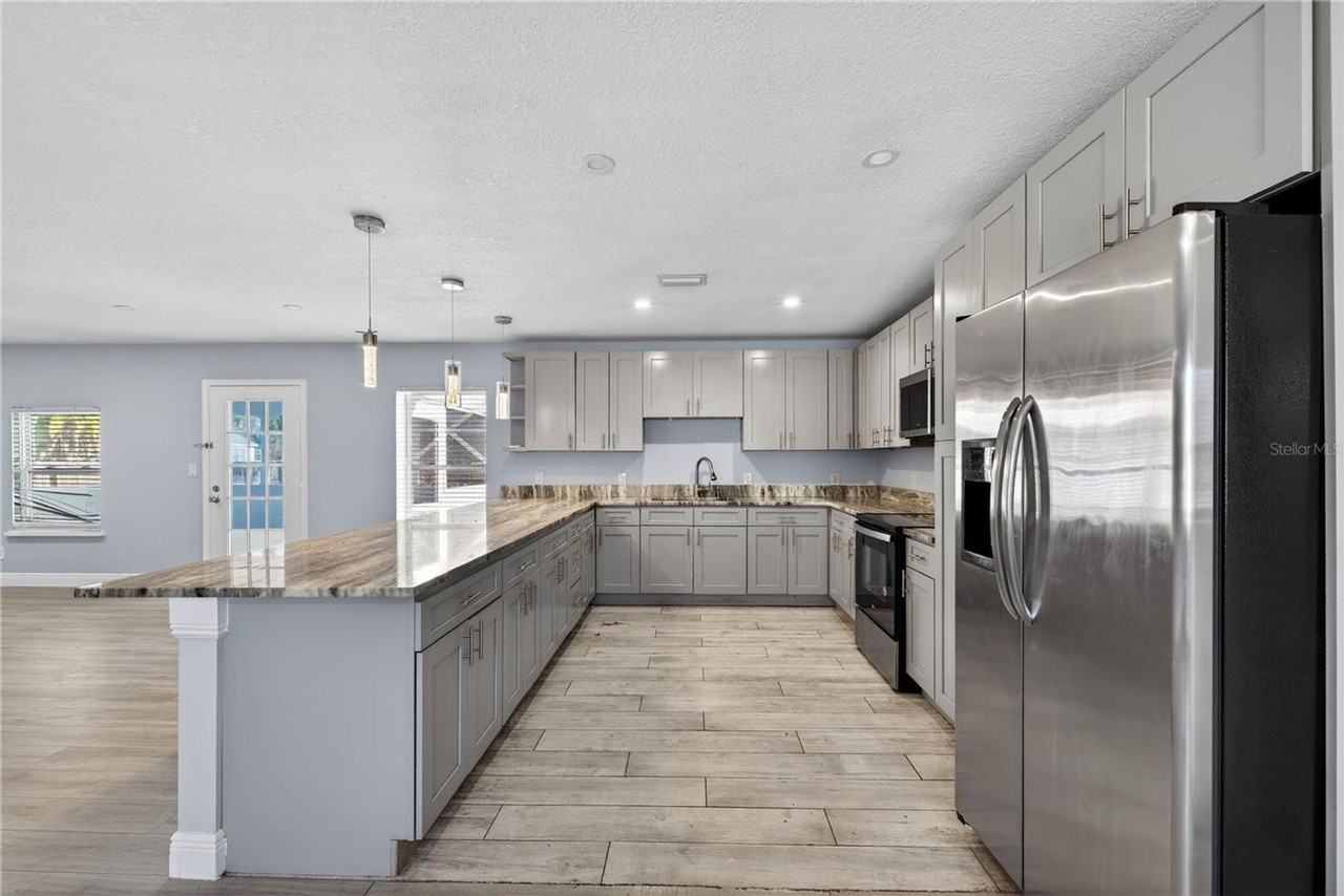 709 S Dillingham Ave - Photo 7 of 43