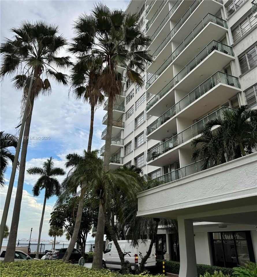 1408 Brickell Bay Drive ##1004