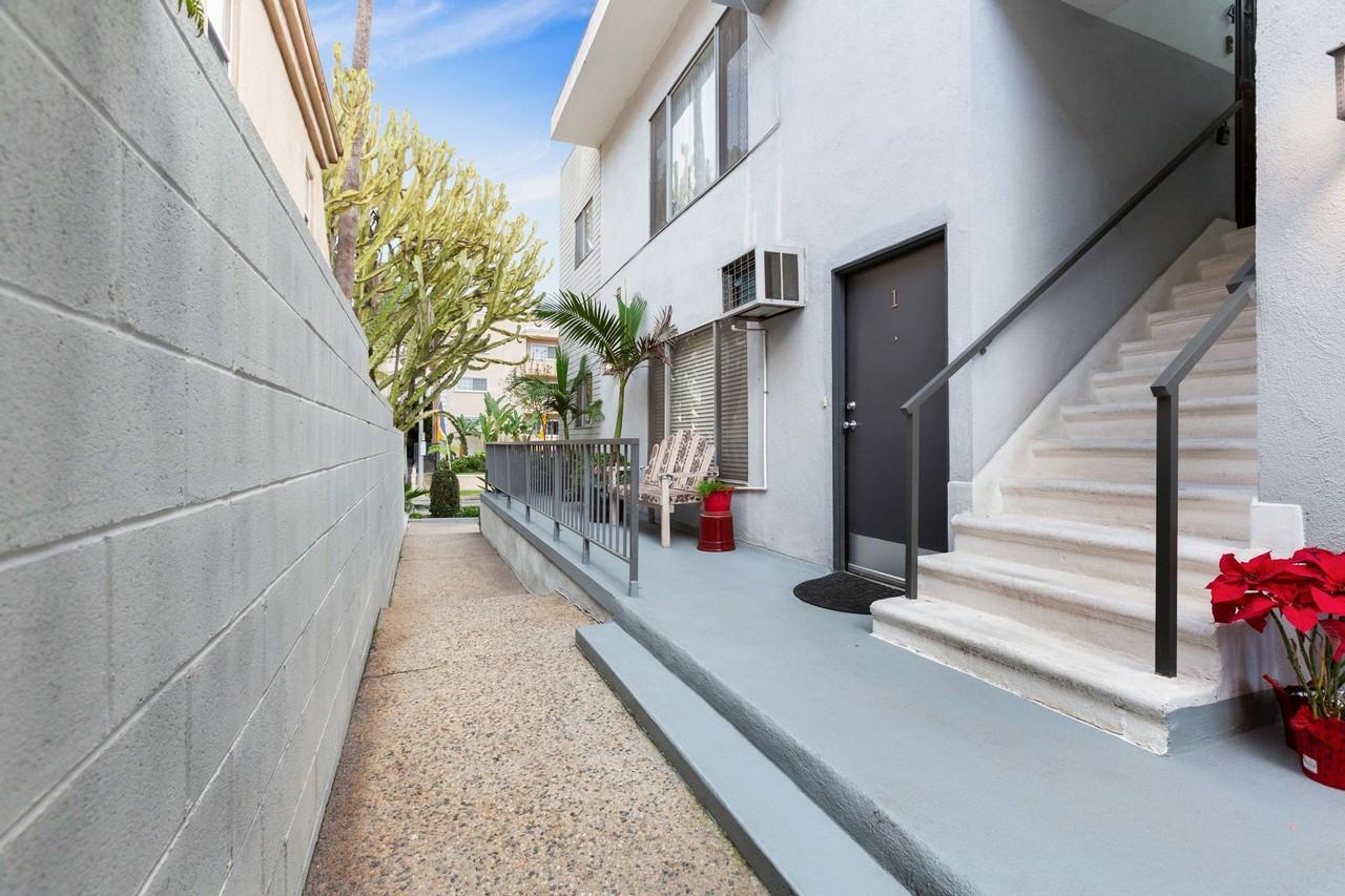 Beverly Apartments - Photo 4 of 4