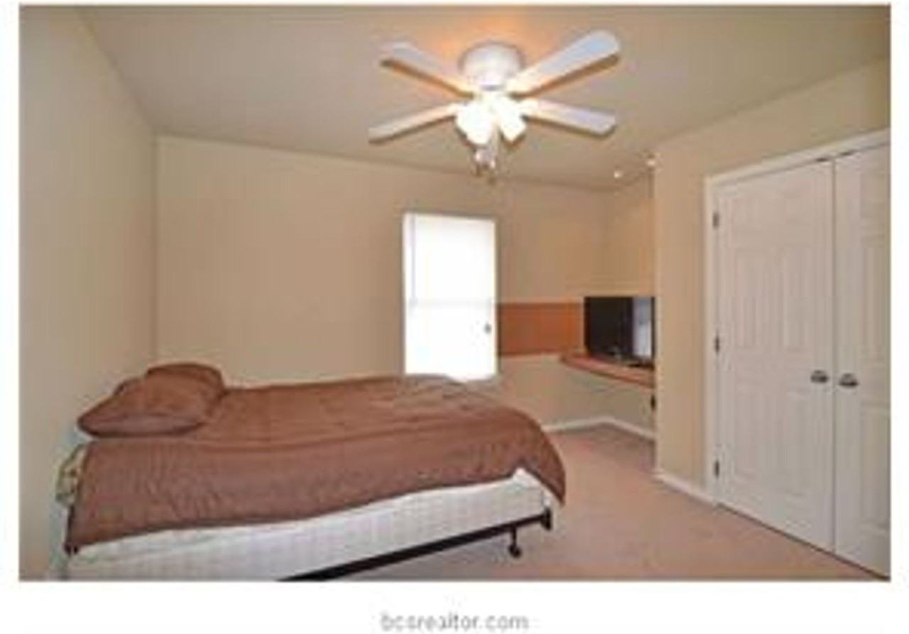 1700 Rock Hollow Loop - Photo 3 of 7