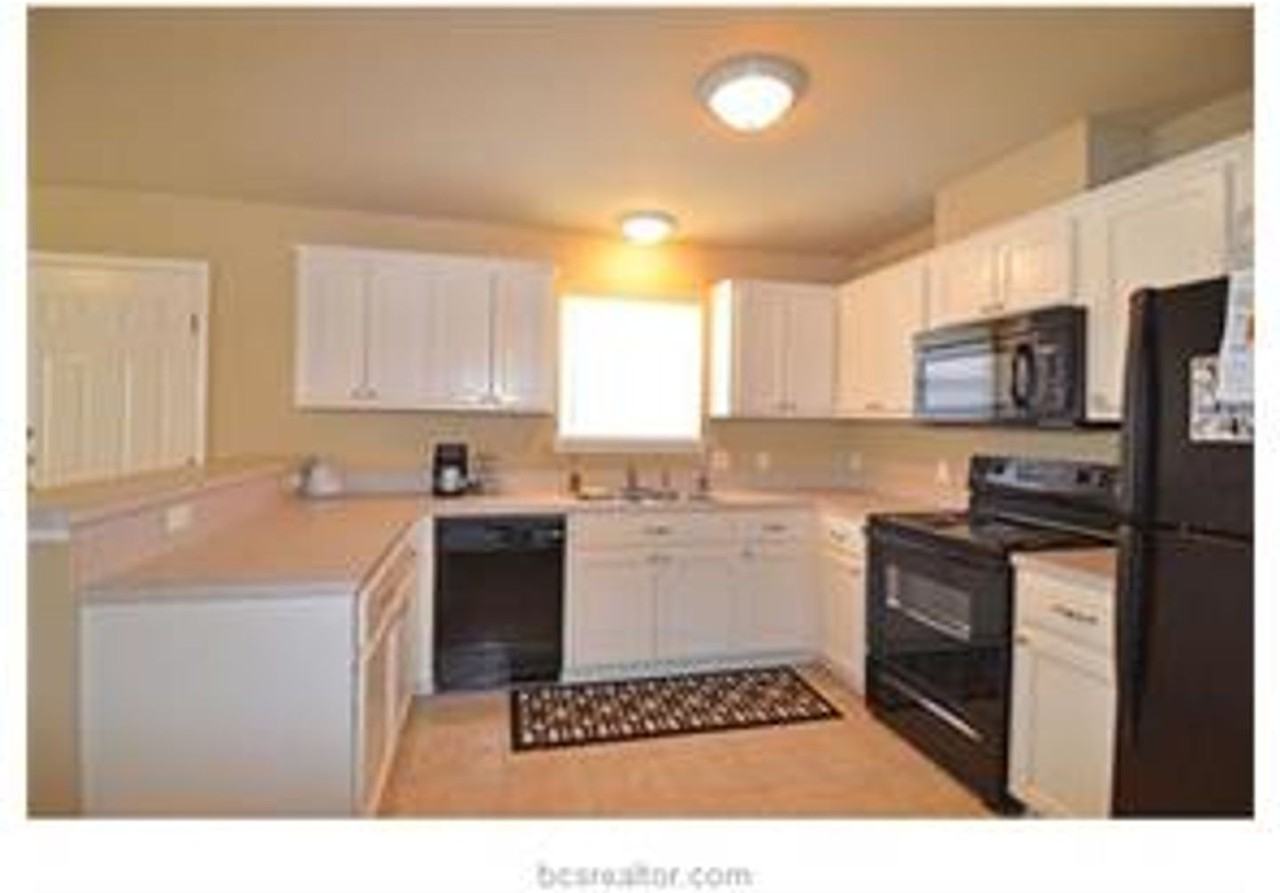 1737 Rock Hollow Loop - Photo 2 of 7