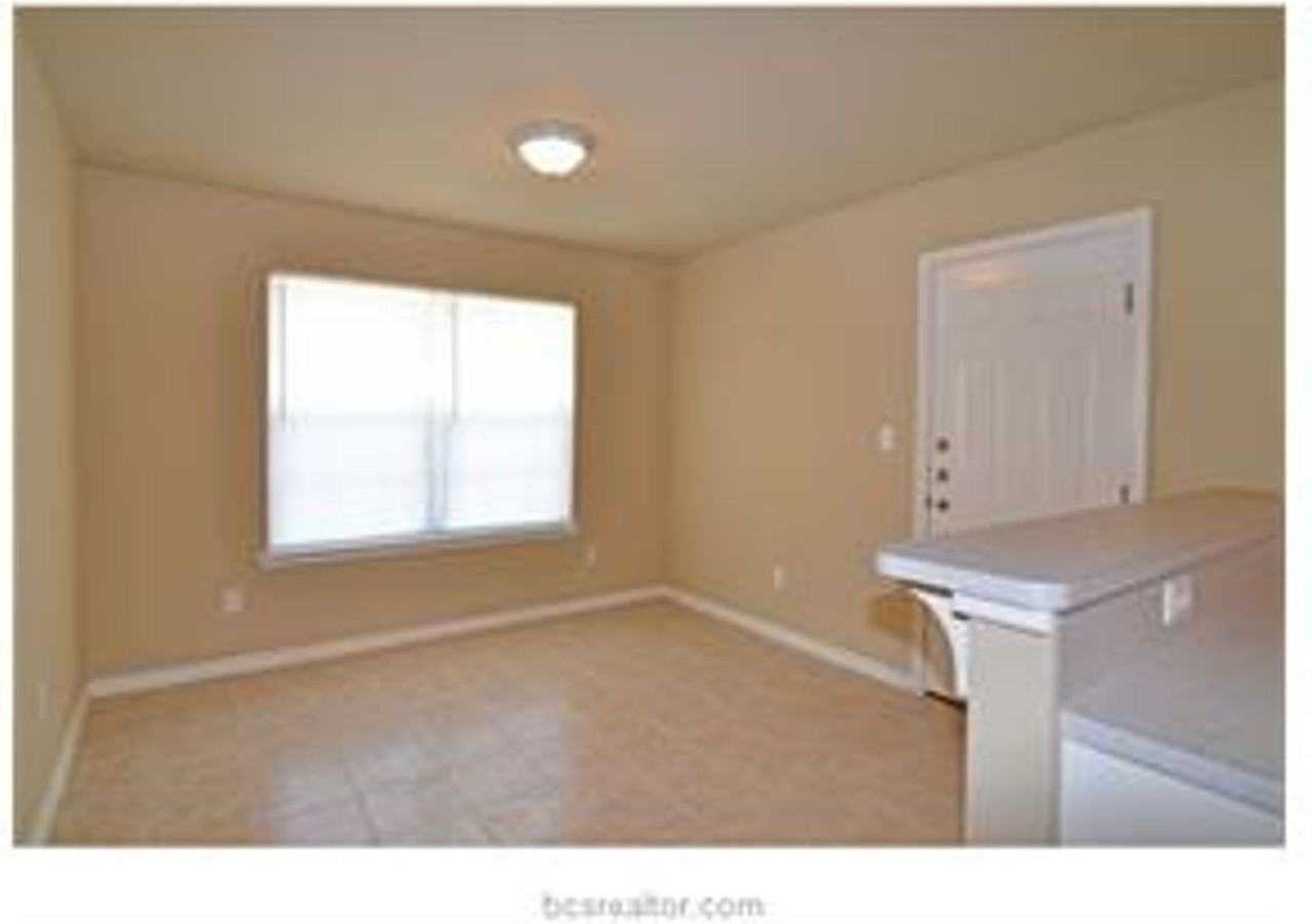 1737 Rock Hollow Loop - Photo 3 of 7