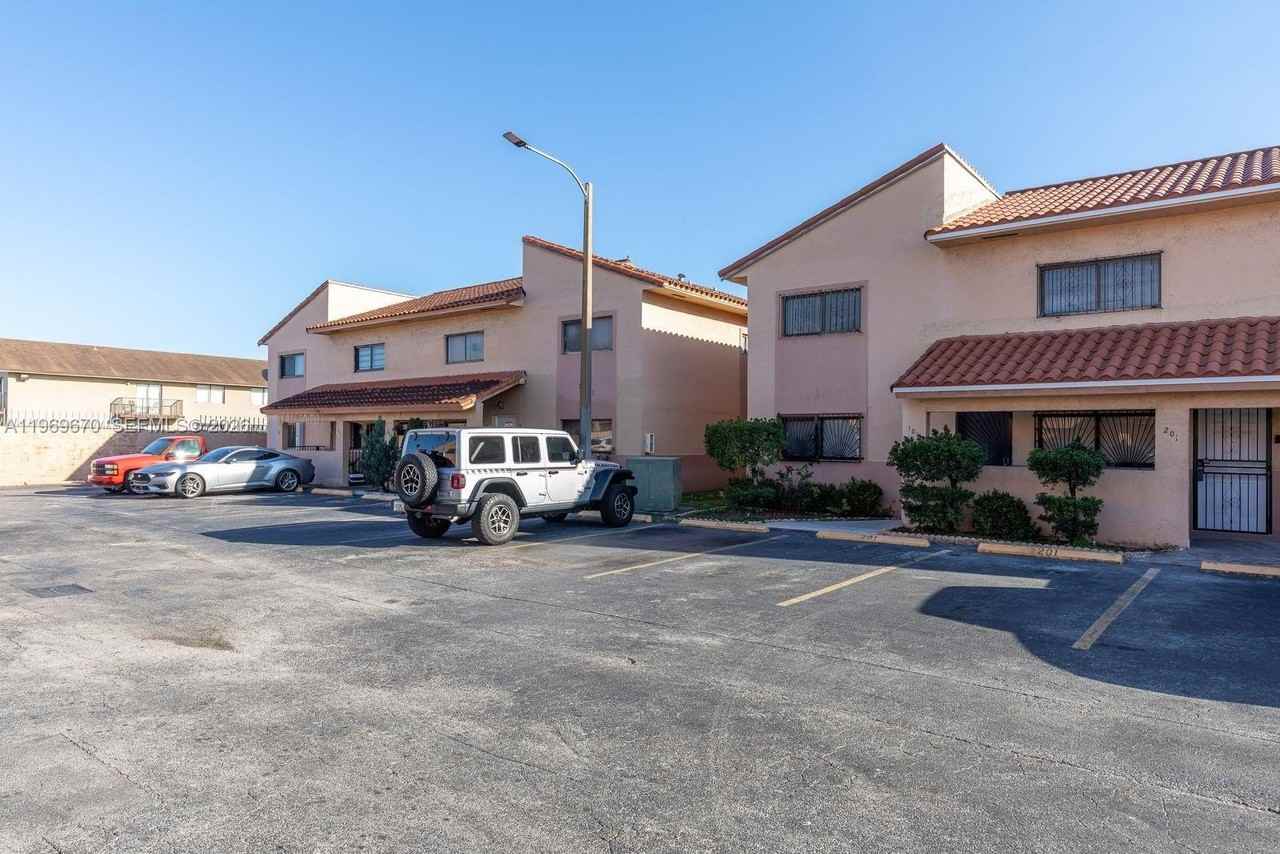 7821 W 29th Way #201 - Photo 3 of 33