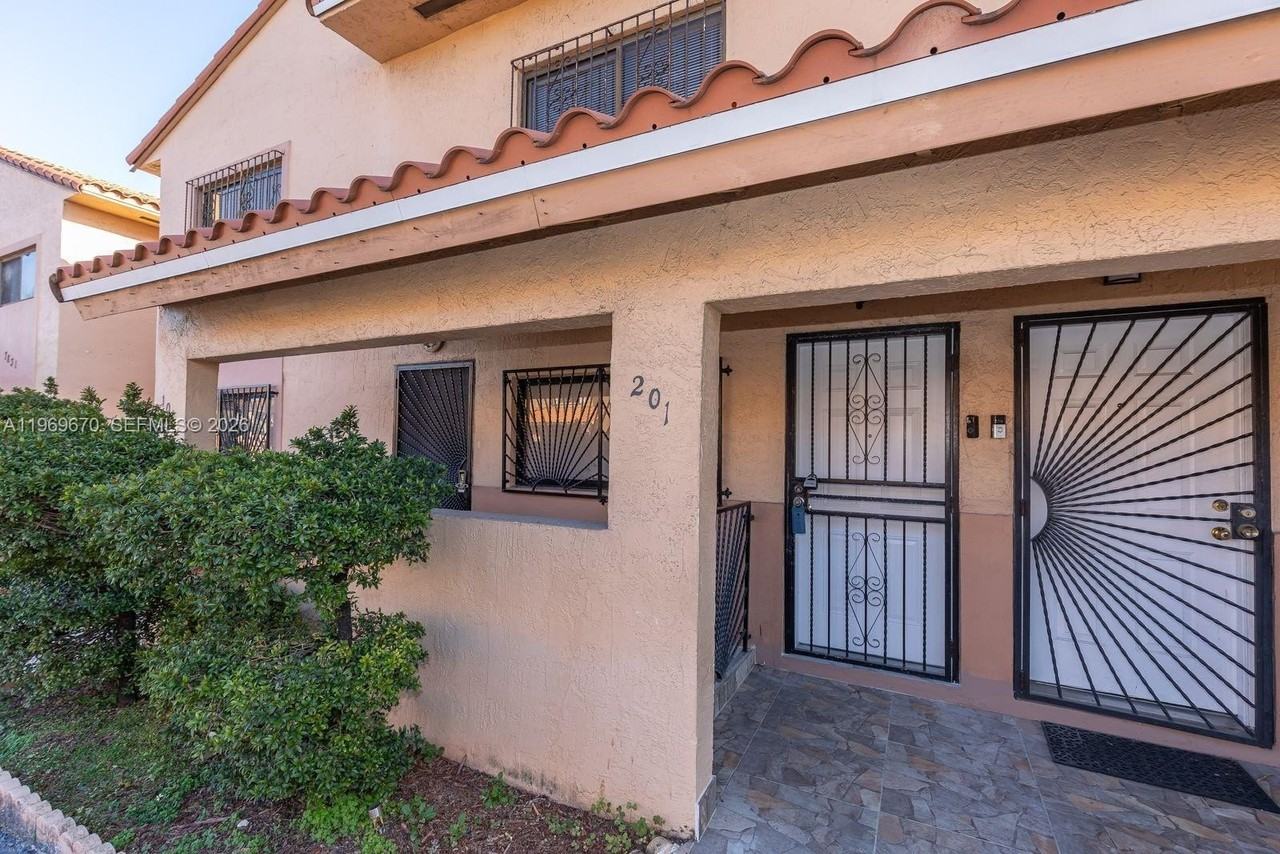 7821 W 29th Way #201 - Photo 4 of 33