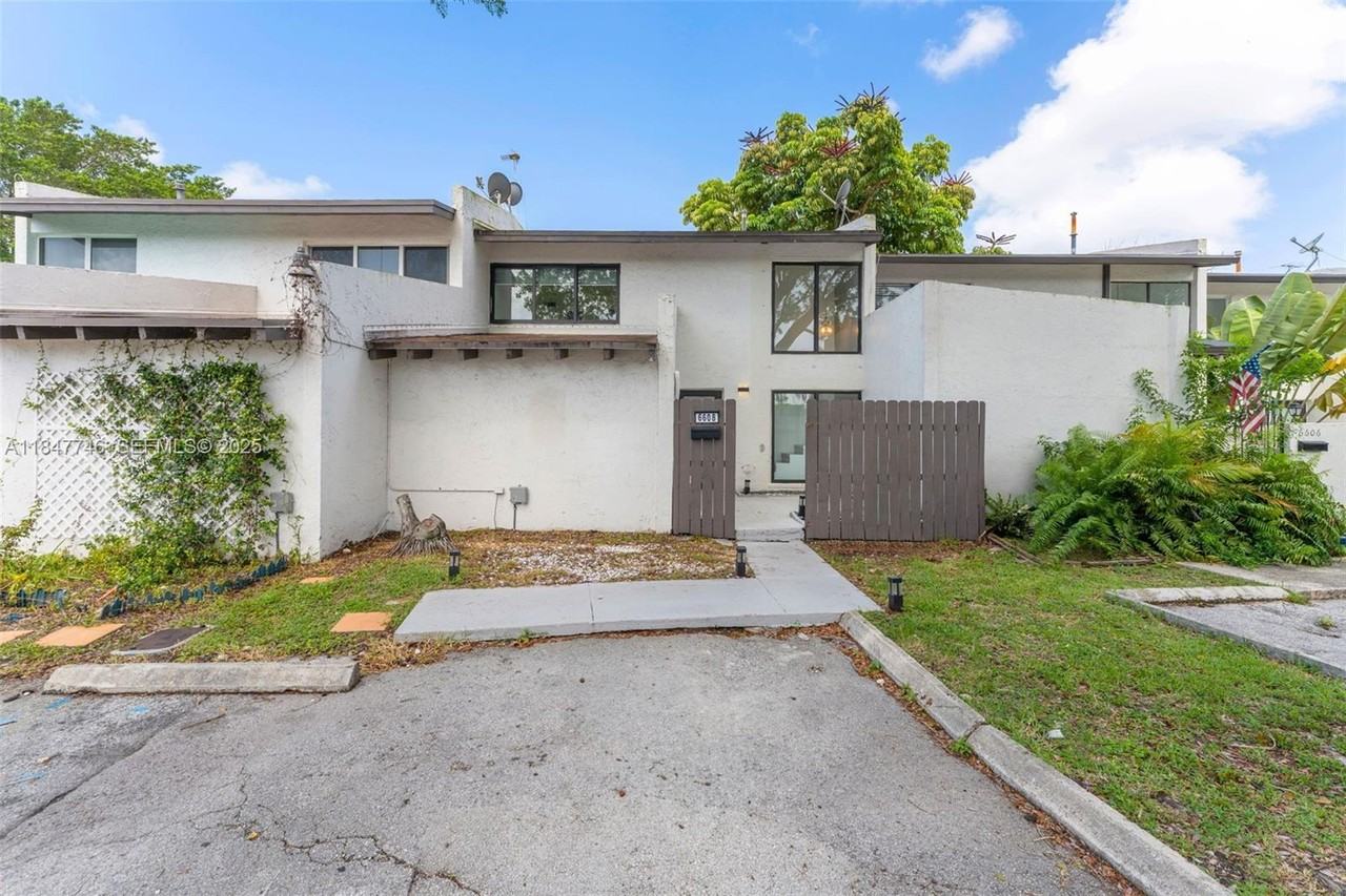 6608 Southwest 114th Avenue - Photo 2 of 6