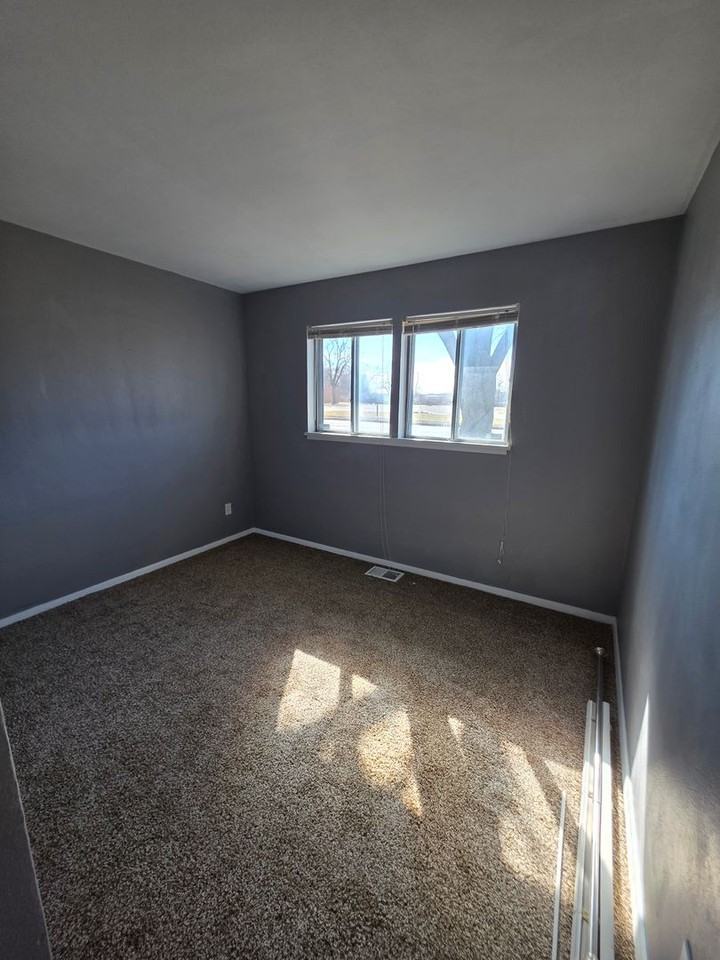 2125 Jerome Ln - Photo 3 of 5