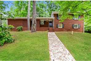 featured image of 7015 Knollwood Dr