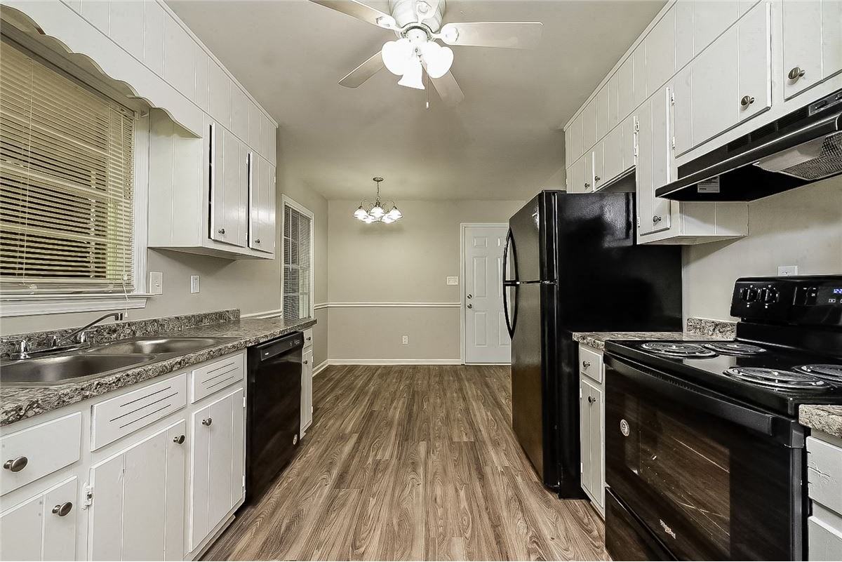 7015 Knollwood Dr - Photo 4 of 15