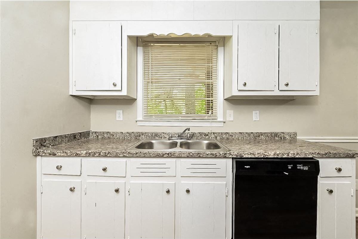 7015 Knollwood Dr - Photo 5 of 15