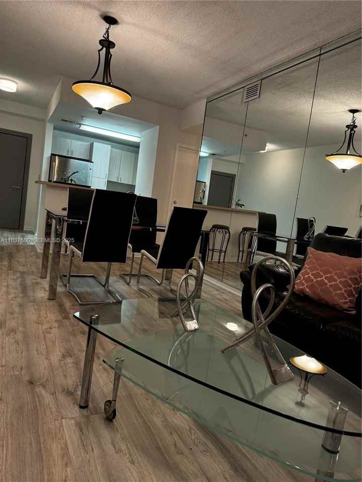 185 Southeast 14th Terrace - Photo 3 of 9