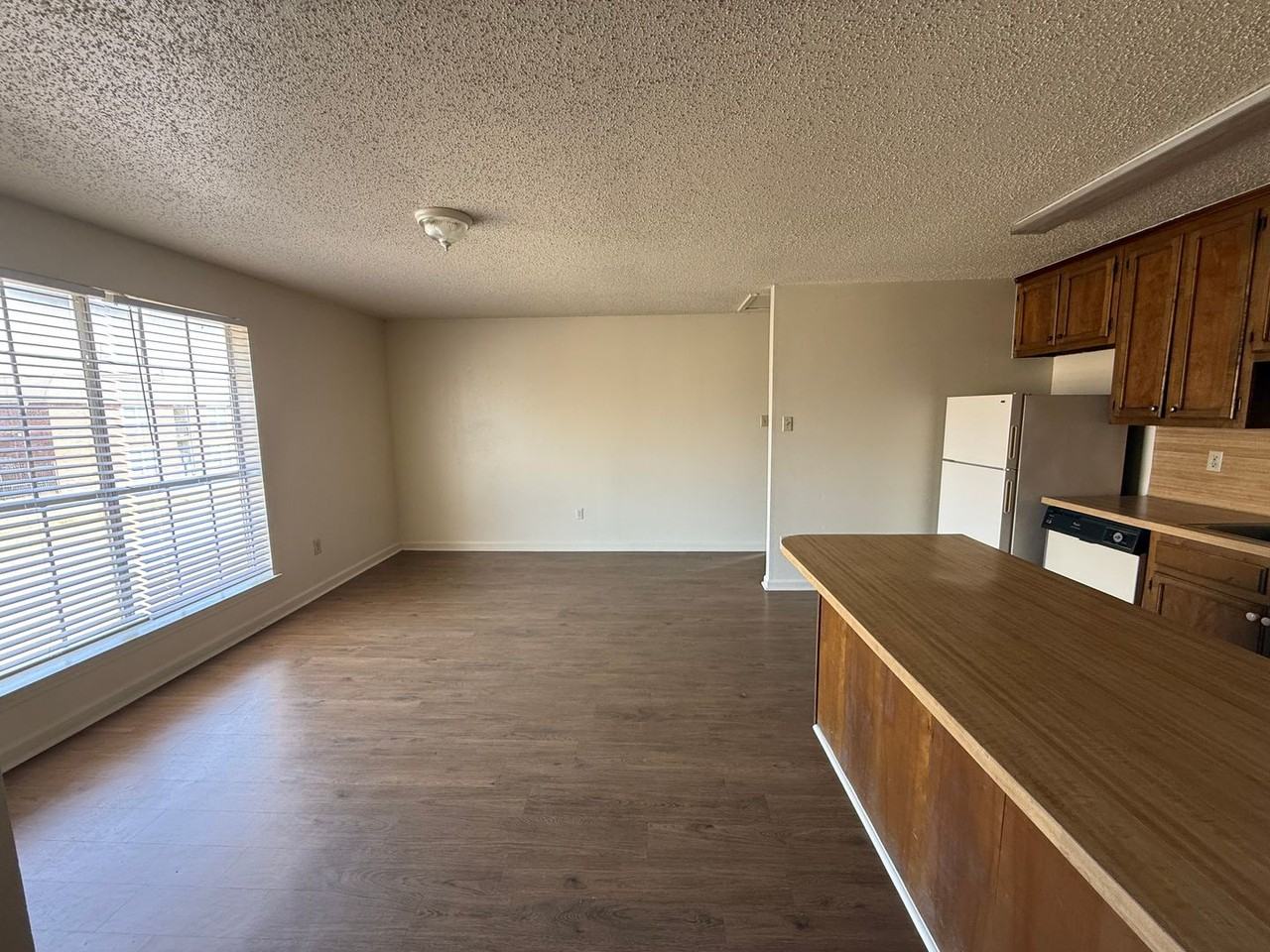 DM 8070 NED AVE. - Photo 4 of 14