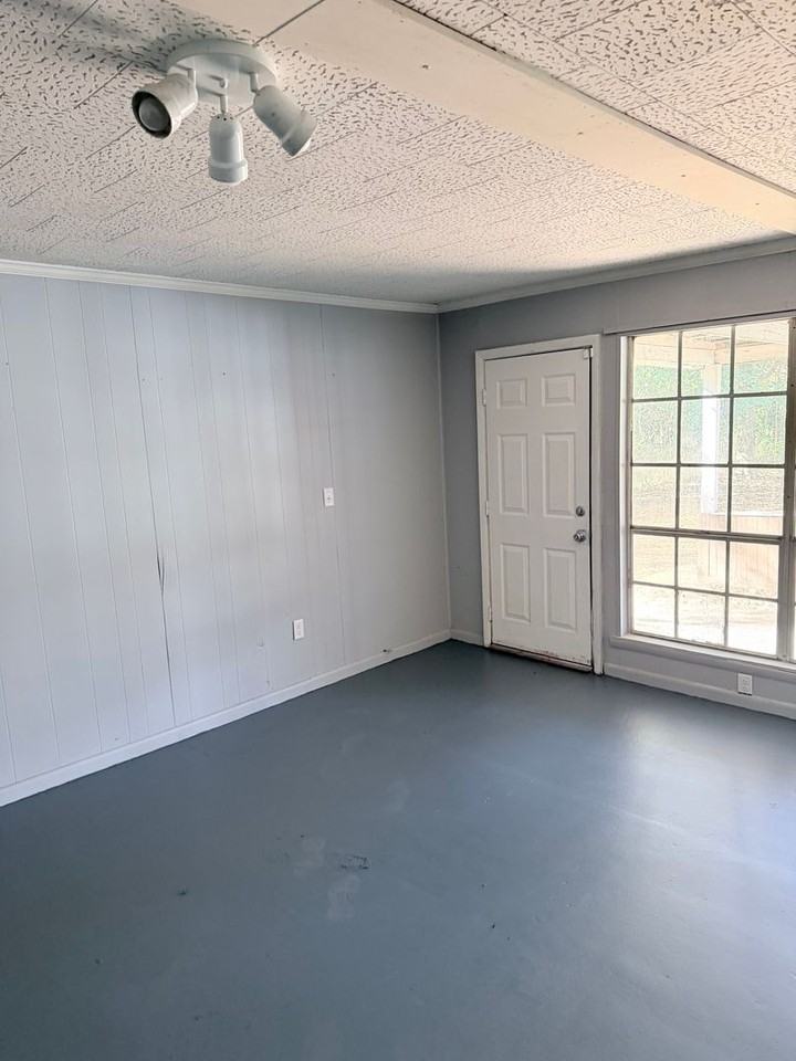 3009 Cabot St - Photo 3 of 12