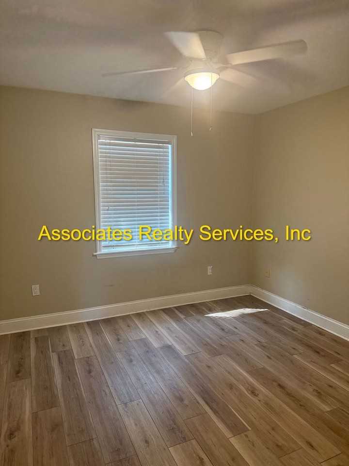 4703 Nw 35th St - Photo 6 of 12