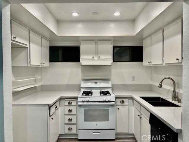 2117 Alabama St - Photo 4 of 13