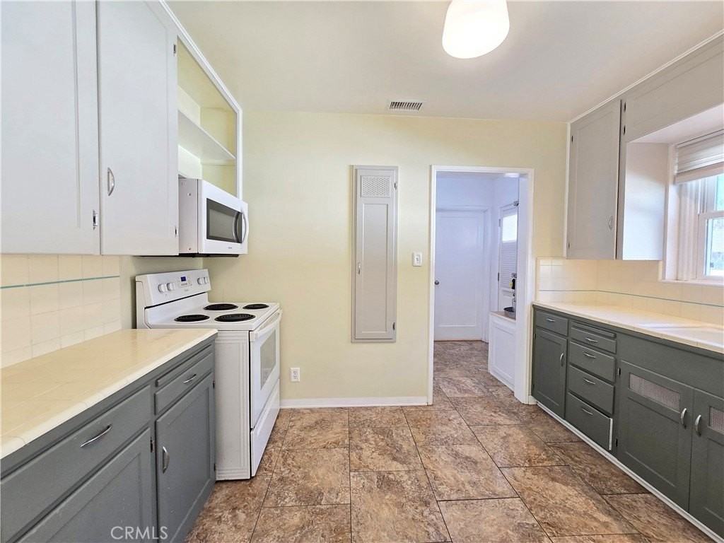 3869 Bandini Ave - Photo 6 of 17