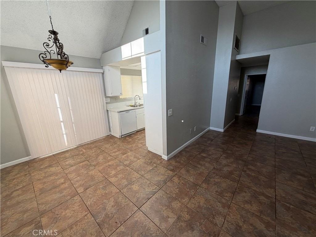 14605 Woodland Dr - Photo 3 of 12