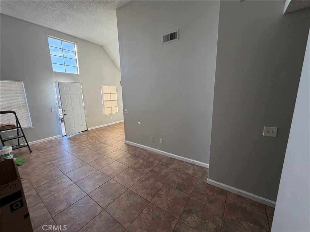 14605 Woodland Dr - Photo 4 of 12