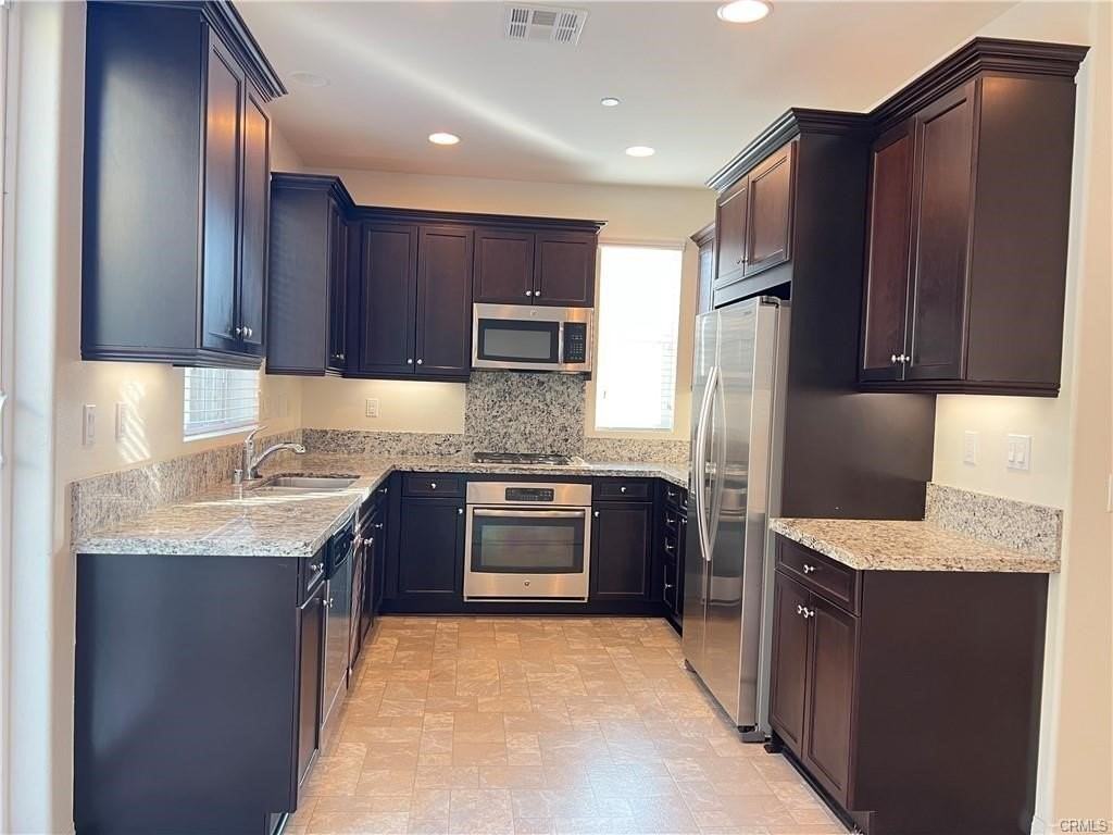 663 Huron Pl - Photo 3 of 12