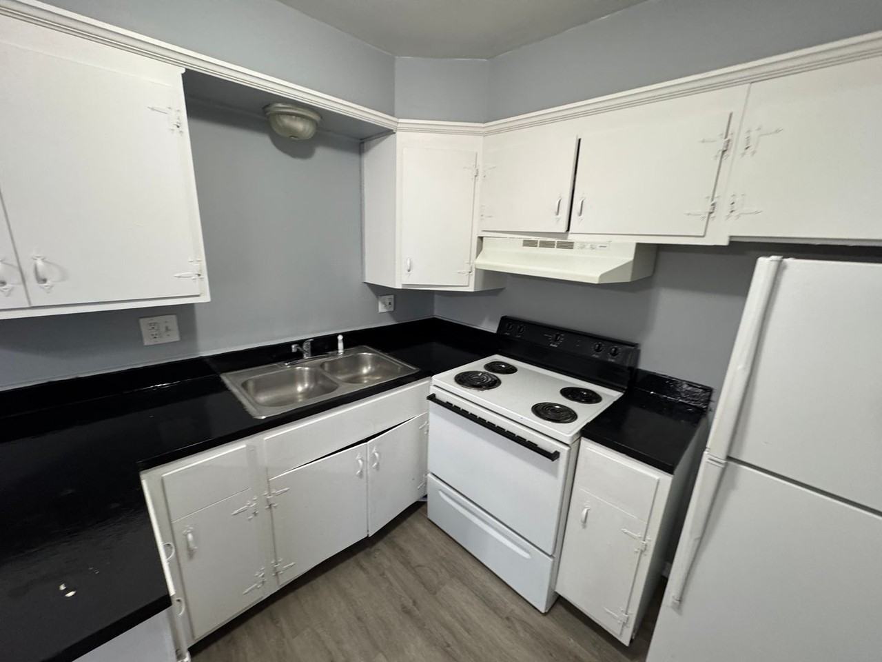 9128 E 10th St #5 - Photo 7 of 17