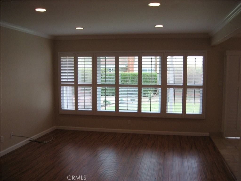 1501 N Linwood Ave - Photo 2 of 7