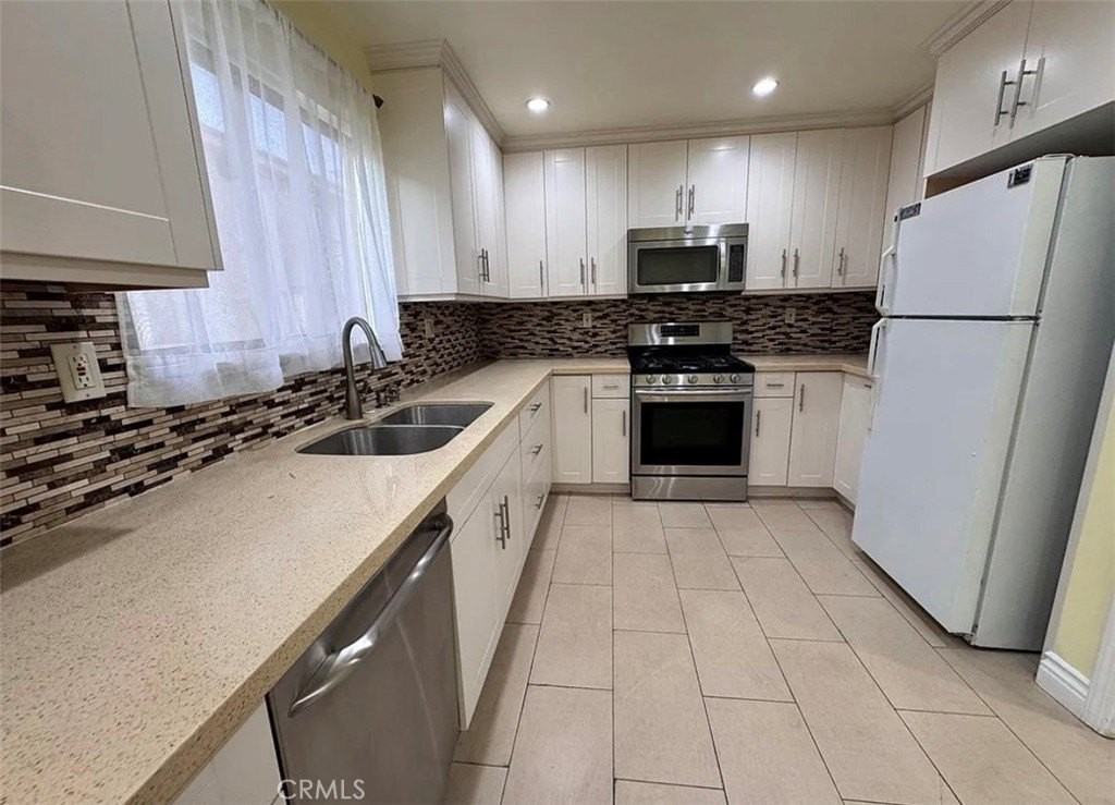 13243 Vanowen St #5 - Photo 2 of 16