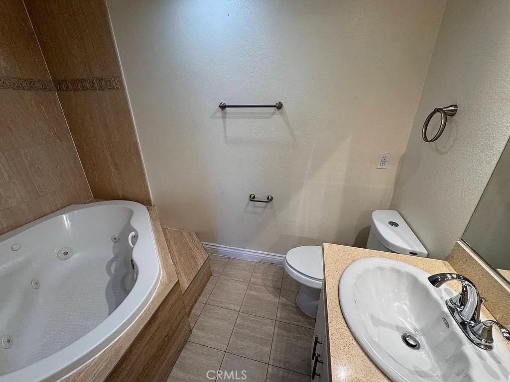 13243 Vanowen St #5 - Photo 4 of 16