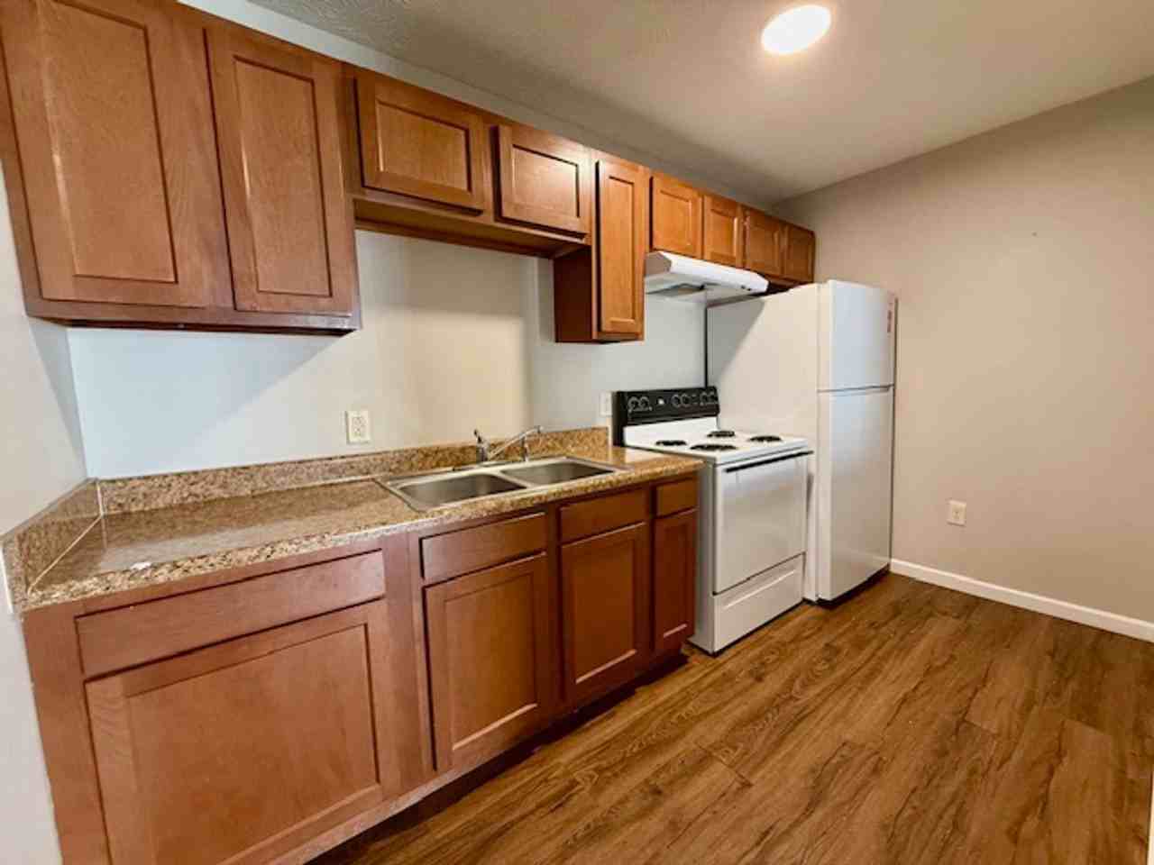 133 N West St Apt B6 #B6 - Photo 2 of 5