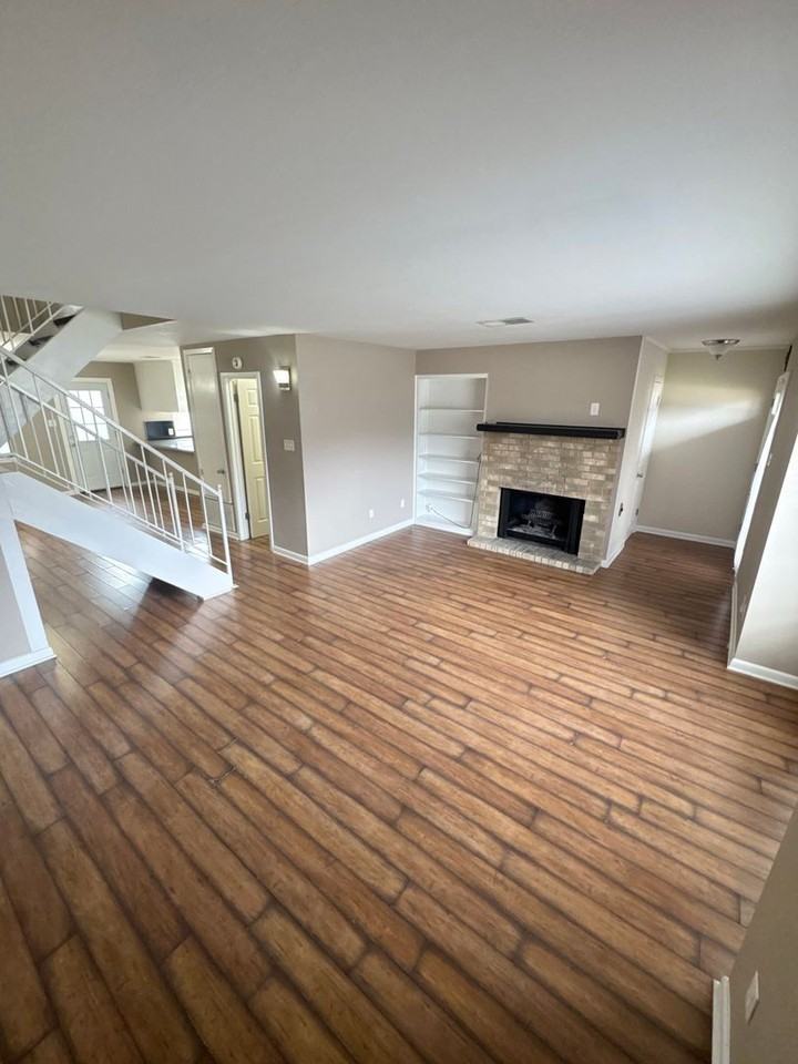 906 E Kings Hwy - Photo 2 of 9