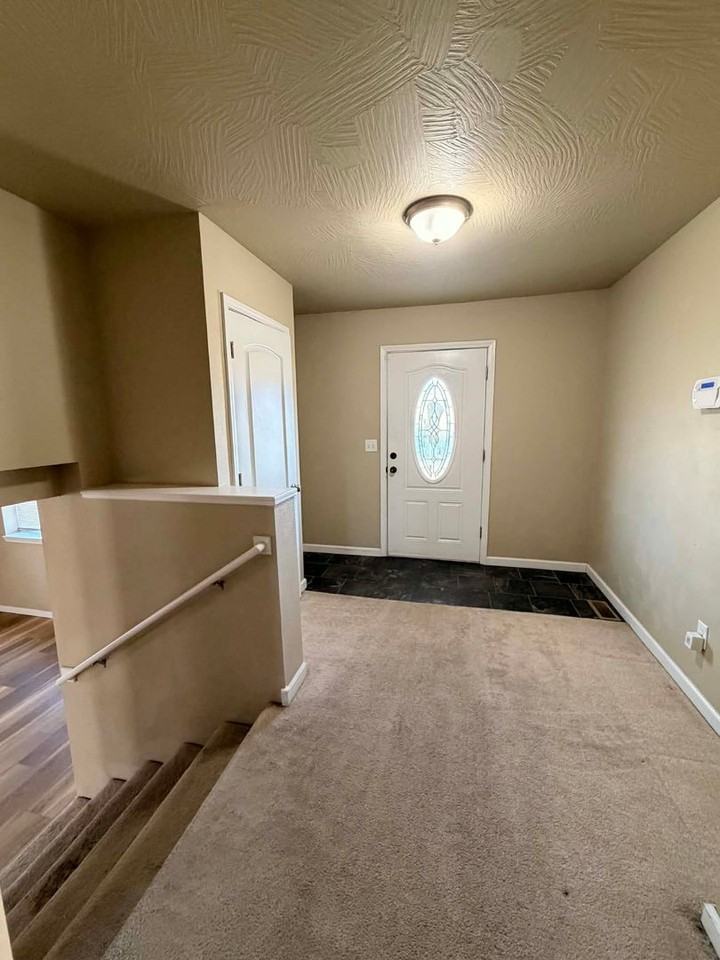 2226 S Moffet Ave - Photo 4 of 19