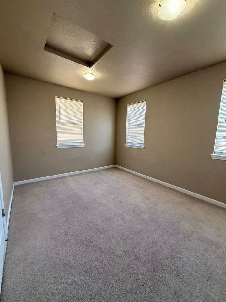 2226 S Moffet Ave - Photo 6 of 19