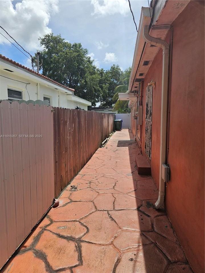 651 Southwest 66th Avenue ##2 - Photo 4 of 7