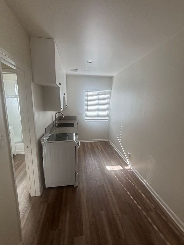 2408 Ocean Park Blvd - Photo 7 of 12