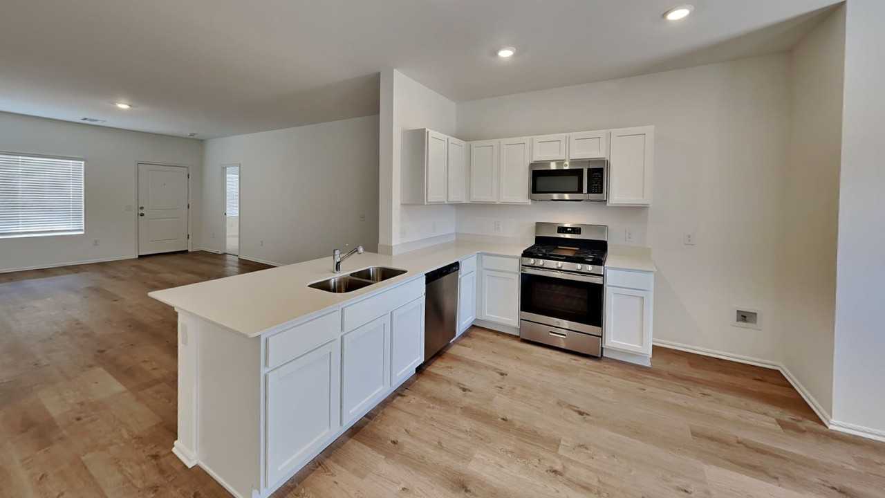 16205 Lovers Ln - Photo 7 of 20