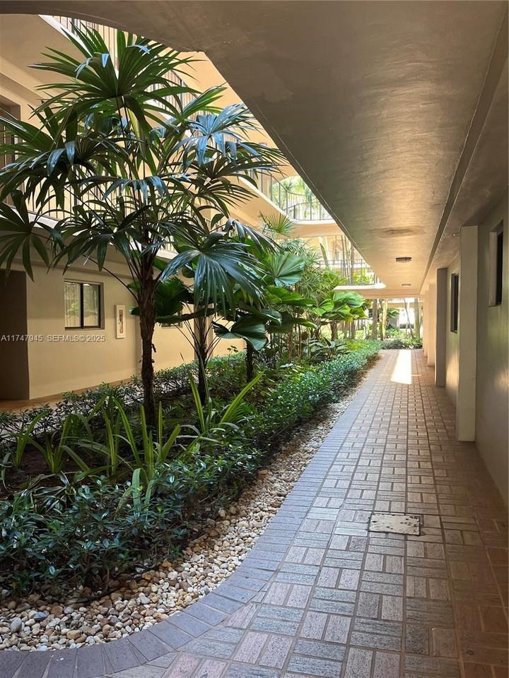 8650 Southwest 133rd Avenue Road ##106 - Photo 7 of 8