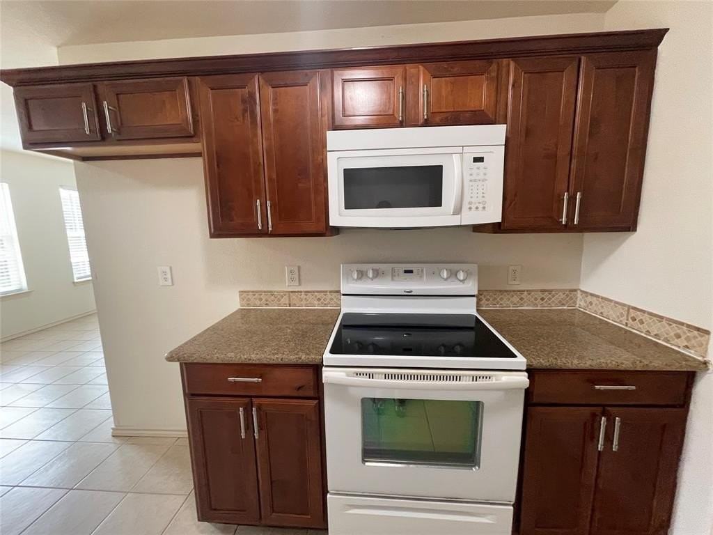 1111 Parkway Trl - Photo 4 of 35